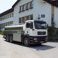 Agrofarma v roku 1994 prevzala a pridružila prevádzku mliekarne.
