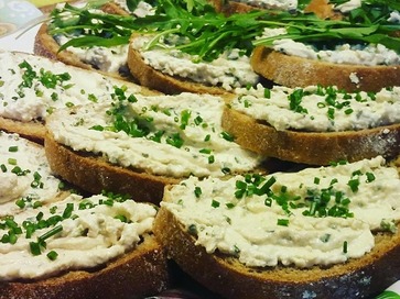 Bryndza spread with onion